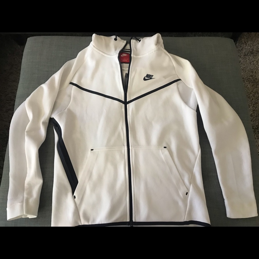 COPY - Nike tech fleece windrunner hero
